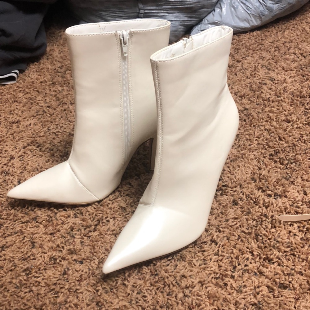 Fashionova White booties
